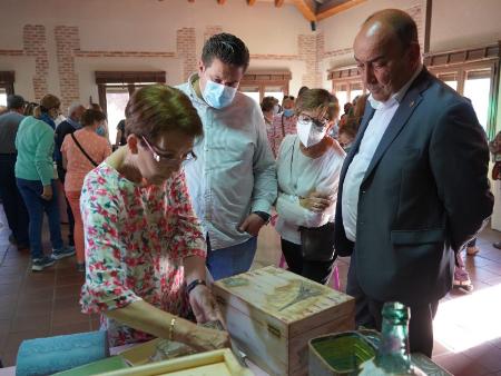 Samboal, Fuente de Santa Cruz y Labajos son las primeras sedes en exhibir los trabajos de cerca de medio centenar de Aulas de Manualidades de...