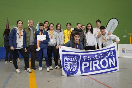 Los equipos de Fútbol Sala del IES Vega del Pirón de Carbonero el Mayor destacan en las finales provinciales de Deporte Escolar, cuya entrega...