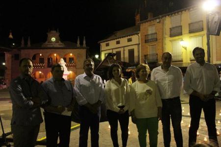Imagen La Noche en Blanco y Negro reúne a un millar de personas en Ayllón