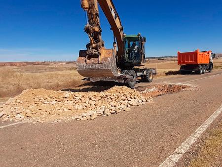 Imagen Los equipos del Servicio de Obras de la Diputación continúan la reparación de blandones en diversas zonas