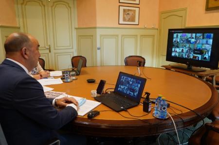 Imagen El Pleno de la Diputación se une para apoyar al comercio minorista, la hostelería, el ocio nocturno y los centros deportivos, así como al sector resinero