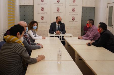 Imagen El presidente de la Diputación y la diputada del Área de Empleo intercambian ideas y propuestas con la nueva directiva de HOTUSE