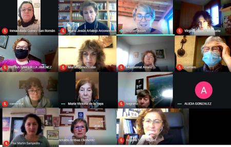 Imagen El Club de Lectura de los Bibliobuses comienza su recorrido por cada una de las mujeres importantes en la vida de la escritora Isabel Allende