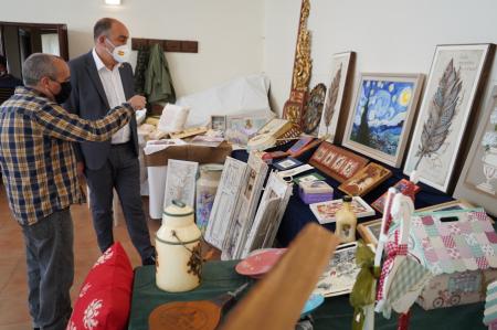Imagen Los participantes en las Aulas de Manualidades trasladan a Miguel Ángel de Vicente su satisfacción por que el programa haya podido llevarse a cabo