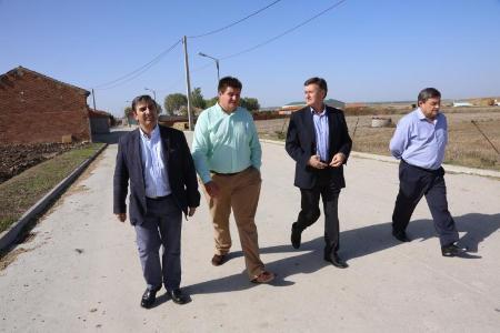 Imagen Martín Muñoz de la Dehesa acondiciona la Plaza de la Constitución con la Ayuda Provincial
