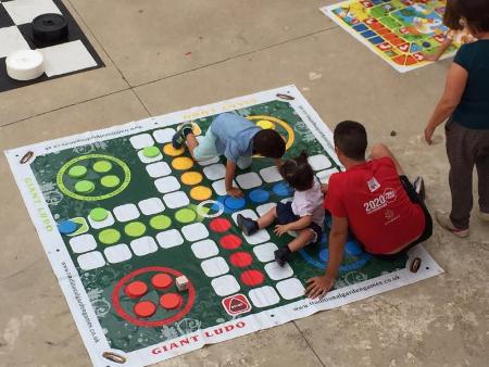 Imagen El Circuito de Juegos Infantiles Populares en tamaño gigante continúa recorriendo los pueblos de la provincia