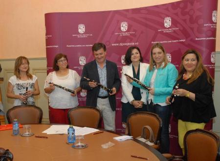 Imagen Seis ayuntamientos y siete agrupaciones reciben ayudas para sus escuelas de dulzaina o grupos de danza