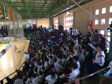 Imagen Medio millar de niños de las escuelas deportivas de la Diputación apoyaron al Segovia Futsal