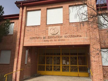 Imagen El Área de Cultura y Juventud acerca el teatro a las aulas de los institutos de Nava de la Asunción y Santa María la Real de Nieva