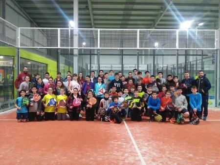 Imagen Un total de 126 niños de categorías desde Benjamín hasta Cadete participó en la I Jornada de Pádel Escolar