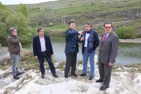 Imagen San Miguel de Bernuy solicita la adecuación y mejora de las aceras en la Carretera que va a Cobos de Fuentidueña