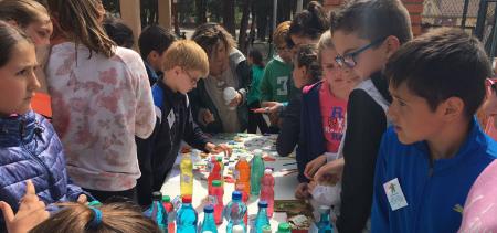 Imagen Los niños participantes en El Desafío solidario de los 5 euros recaudan unos 3.000 euros para proyectos sociales