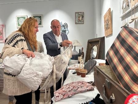 Zarzuela del Pinar, Carbonero El Mayor y Cabezuela inician las inauguraciones de las exposiciones de las Aulas de Manualidades de la Diputación