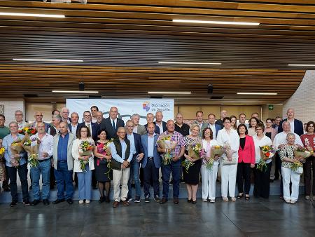La Diputación celebra Santa Rita, agradeciendo en su jubilación a más de una treintena de personas su lealtad responsabilidad, esfuerzo y...