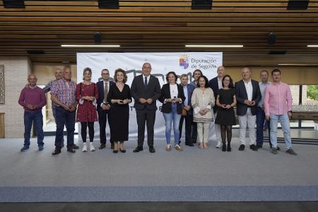 La Diputación celebra Santa Rita, agradeciendo en su jubilación a más de una treintena de personas su lealtad responsabilidad, esfuerzo y...