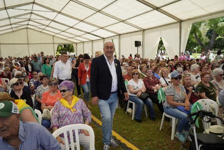Imagen El tradicional encuentro de participantes de las Aulas Sociales y de Manualidades de la Diputación reúne a cerca de mil trescientas...