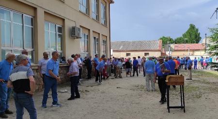 La primera jornada de juegos autóctonos del Torneo Interpueblos de la Diputación congrega a más de doscientos participantes en el colegio de...