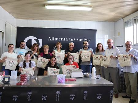 El obrador de Delicias de Cuéllar, en Vallelado acoge con éxito la primera jornada dedicada al helado artesano en la provincia