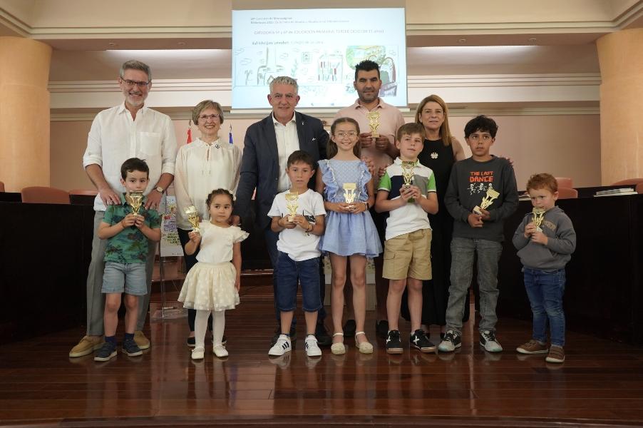 El Servicio de los Bibliobuses de la Diputación premia a los ganadores de los concursos de Marcapáginas y Microrrelatos