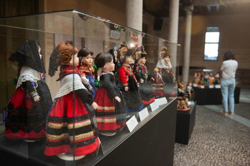 La Diputación prorroga la exitosa exposición 'Muñecas segovianas. El legado de Milagros Pascual' hasta el 18 de julio