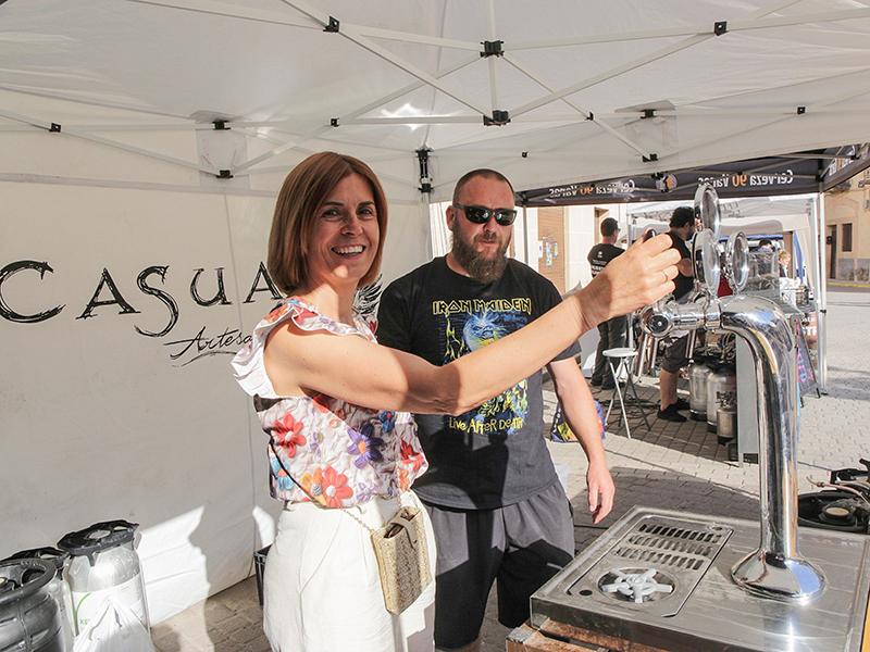 La propuesta ‘Amor a primera birra’, de la Diputación, arrasa en Prádena con una jornada de cerveza, sabor y folclore