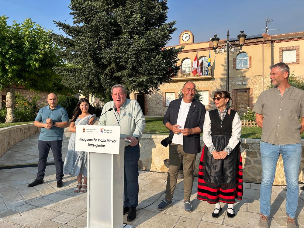 Torreiglesias celebra la conclusión de la remodelación integral de su Plaza Mayor con un acto de inauguración al que ha asistido el presidente...