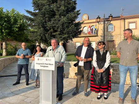 Torreiglesias celebra la conclusión de la remodelación integral de su Plaza Mayor con un acto de inauguración al que ha asistido el presidente...