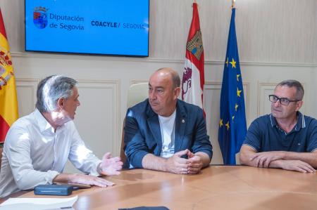 El presidente de la Diputación se reúne con representantes del Colegio Oficial de Arquitectos de Segovia para tratar diferentes asuntos de...