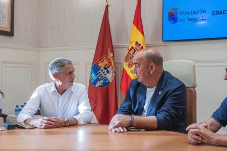 El presidente de la Diputación se reúne con representantes del Colegio Oficial de Arquitectos de Segovia para tratar diferentes asuntos de...