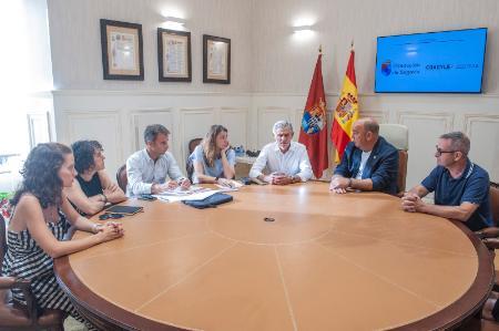 Imagen El presidente de la Diputación se reúne con representantes del Colegio Oficial de Arquitectos de Segovia para tratar diferentes asuntos...