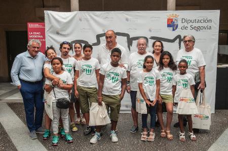 Los niños y niñas del programa 'Vacaciones en Paz' reciben en cariño de la provincia en una recepción presidida por Miguel Ángel de...