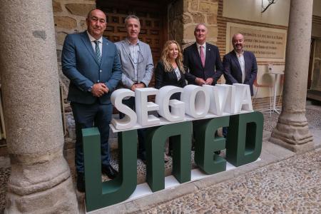 La Junta Rectora del centro de la UNED en Segovia, presidida por Miguel Ángel de Vicente, aprueba para 2026 un presupuesto de 534.708,20 euros