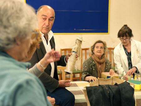 Los cursos de la Diputación de Aulas Sociales, Aulas de Manualidades, Ocio Preventivo y Promoción del Cuidado y Autocuidado suman más de medio...