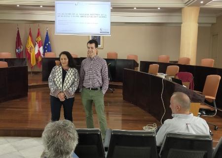 Imagen Movilidad eléctrica, inteligencia artificial y hablar en público centran...