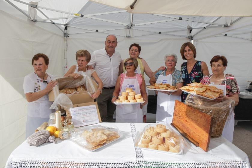 Abades encara la cuarta feria que tiene a hojuelas y florones como protagonistas de sabor y solidaridad en la séptima parada de la Caravana de...