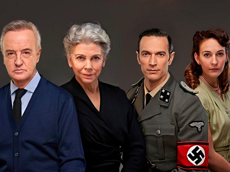 Carlos Hipólito y Kiti Mánver llegan a un Teatro Juan Bravo lleno para verlos interpretar 'Música para Hitler'