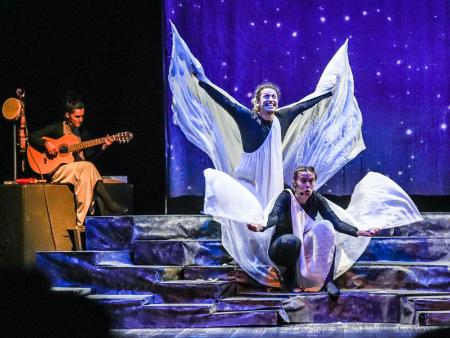 El Teatro Juan Bravo recibe a los títeres de La Tartana transformados en mitos griegos, gracias a la obra ‘Un hilo me liga a vos’