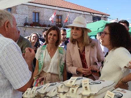 Labajos acoge, con una gran respuesta del público, la Caravana de Alimentos de Segovia en su séptima Feria del Garbanzo, que ha galardonado a...