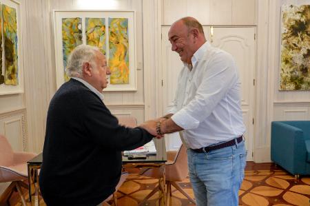 Varios alcaldes de la provincia comparten con Miguel Ángel de Vicente las problemáticas y necesidades de sus pueblos y los proyectos que...
