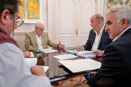 Varios alcaldes de la provincia comparten con Miguel Ángel de Vicente las problemáticas y necesidades de sus pueblos y los proyectos que...