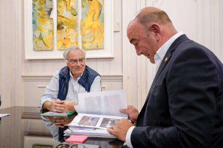 Varios alcaldes de la provincia comparten con Miguel Ángel de Vicente las problemáticas y necesidades de sus pueblos y los proyectos que...