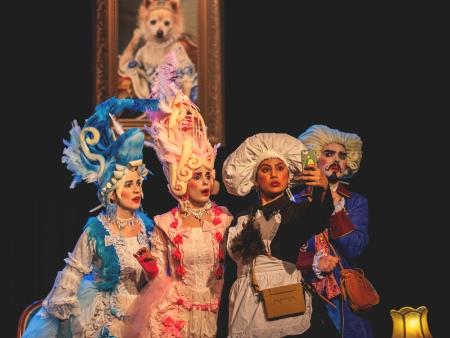 ‘Las preciosas ridículas’ de Molière se trasladan al siglo veintiuno para mostrar su vanidad en el Teatro Juan Bravo