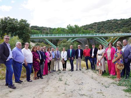 El presidente de la Diputación inaugura el puente sobre el río Eresma en Bernardos que ha contado con una inversión cercana al millón de euros