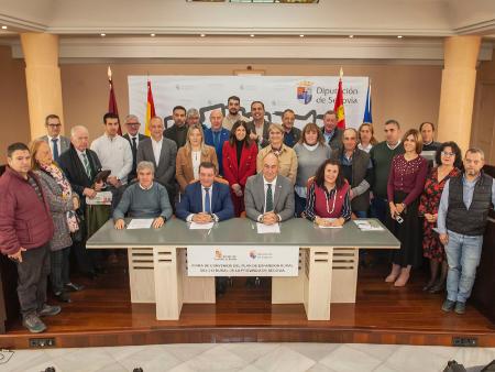 Imagen Medio centenar de municipios se adhieren en la Diputación al servicio...