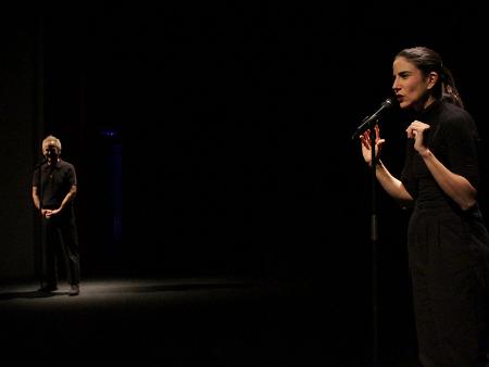 Imagen Andrea Jiménez demuestra sobre las tablas del Teatro Juan Bravo por qué...