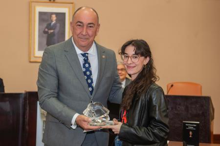 Arturo de Vicente recoge el XXXV Premio Internacional de Poesía Jaime Gil de Biedma de la Diputación en su edición más juvenil y mejor dotada...