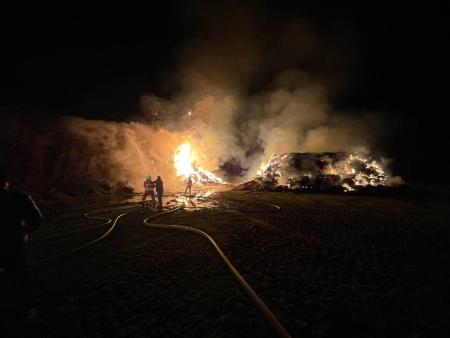Los bomberos de la Diputación realizan cuatro intervenciones, tres fuegos y un accidente de tráfico, en el segundo día de servicio
