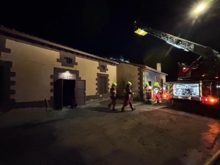 Los bomberos de la Diputación realizan cuatro intervenciones, tres fuegos y un accidente de tráfico, en el segundo día de servicio