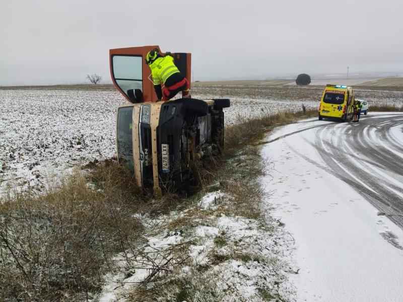 Los Bomberos de la Diputación atendieron dos salidas por accidente de tráfico