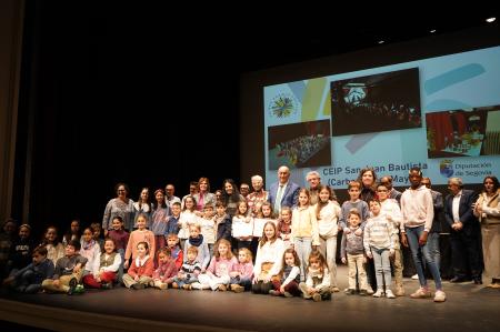 La entrega de treinta y cuatro premios a participantes en el Concurso de Belenes de la Diputación pone el punto final a la Navidad en la...